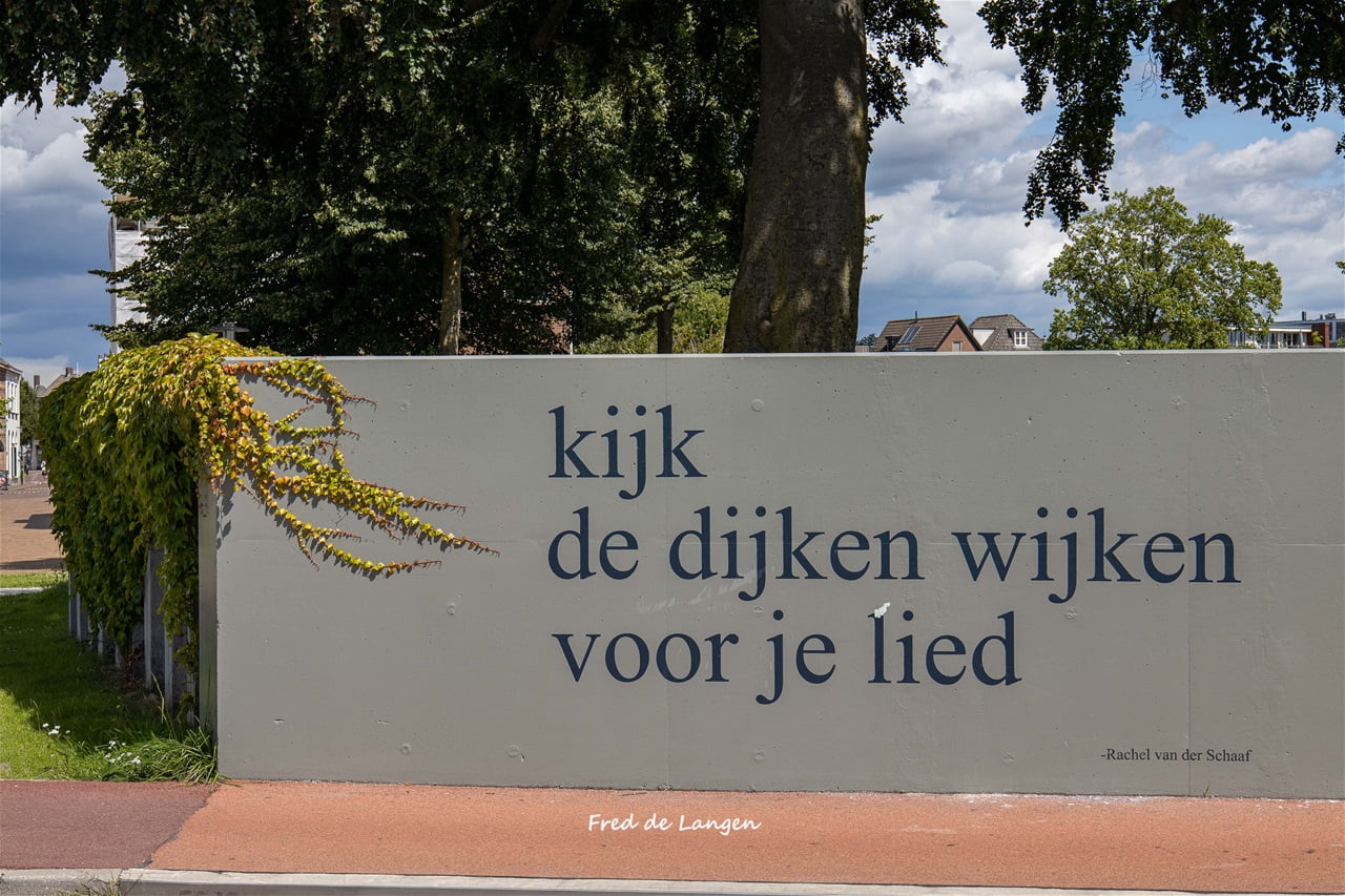 Straatpoezie Kijk de dijken wijken voor je lied Straatpoezie Kijk de dijken wijken voor je lied