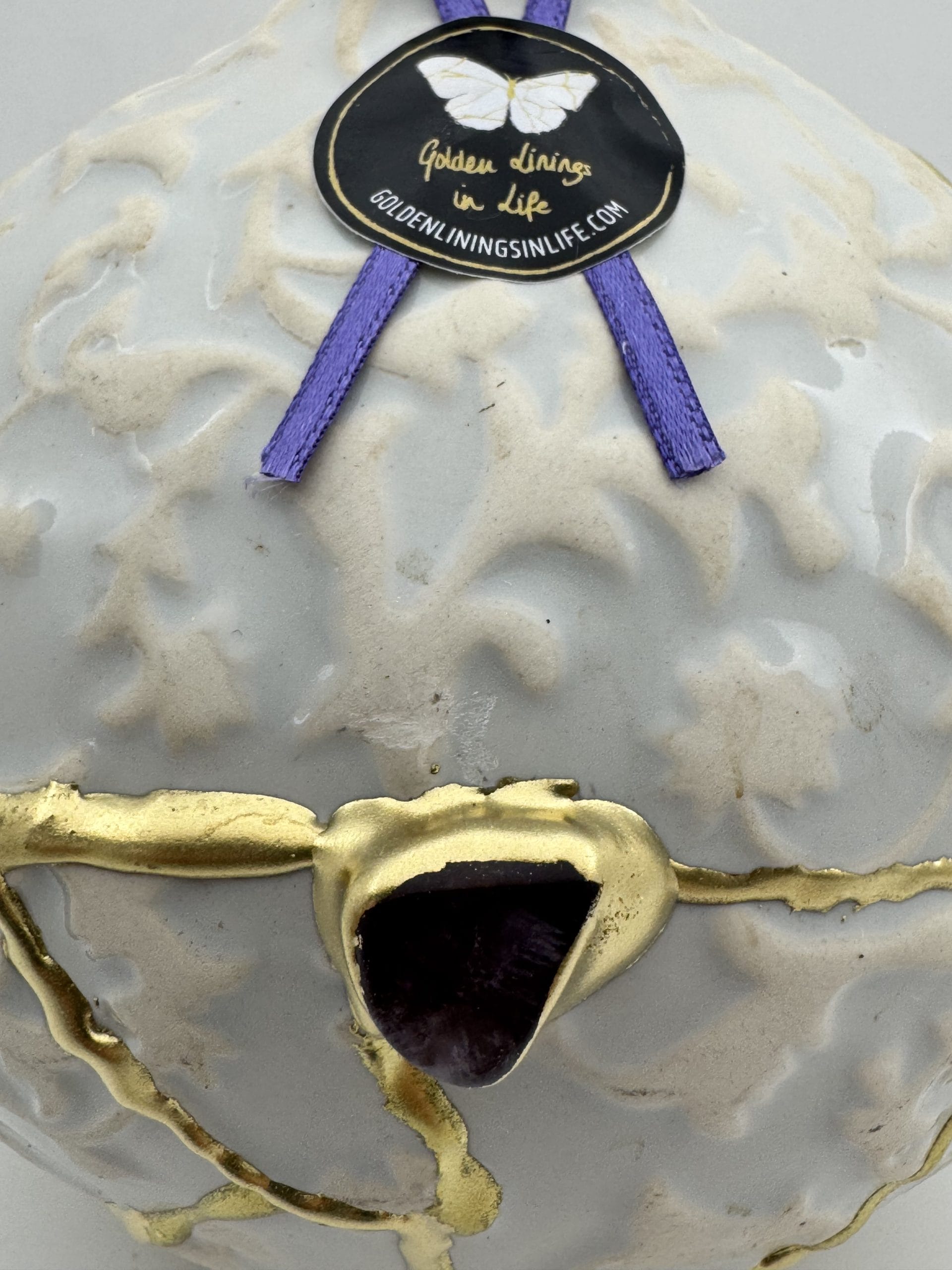 Urn | Bolvorm met bloemen | Lichtblauw witte Kintsugi urn | Art deco | Uniek gedenkstuk keramiek voor as | Dierbaren & huisdier | Wabi-Sabi