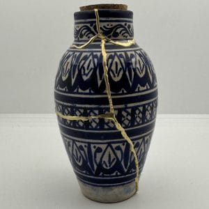 Kintsugi Urn | Blauw met wit Aardewerk | Handgemaakt Herinneringsstuk | Gouden Lijnen | Wabi Sabi Japans Gedenkobject voor Dierbaren