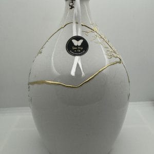 Handgemaakte Kintsugi urn crème wit – Keramische asurn met Tree of Life en gouden breuklijnen – Herdenkingsurn voor mens of dier