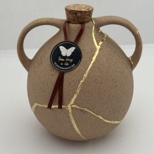 Mini Kintsugi Urn | Bruin Ruw Keramiek Gedenkstuk | Handgemaakt met Kurksluiting en Aszakje | Keepsake Urn met Twee Oortjes