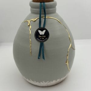 Kintsugi Urn | Lichtgroen Zwaar Keramiek | Handgemaakt Gedenkstuk | Gouden Druppels | Wabi-Sabi Urn met Kurksluiting