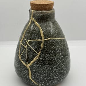 Kintsugi Urn | Groen Zwaar Keramiek | Handgemaakt Gedenkstuk | Gouden Bladvorm | Wabi-Sabi Urn met Kurksluiting