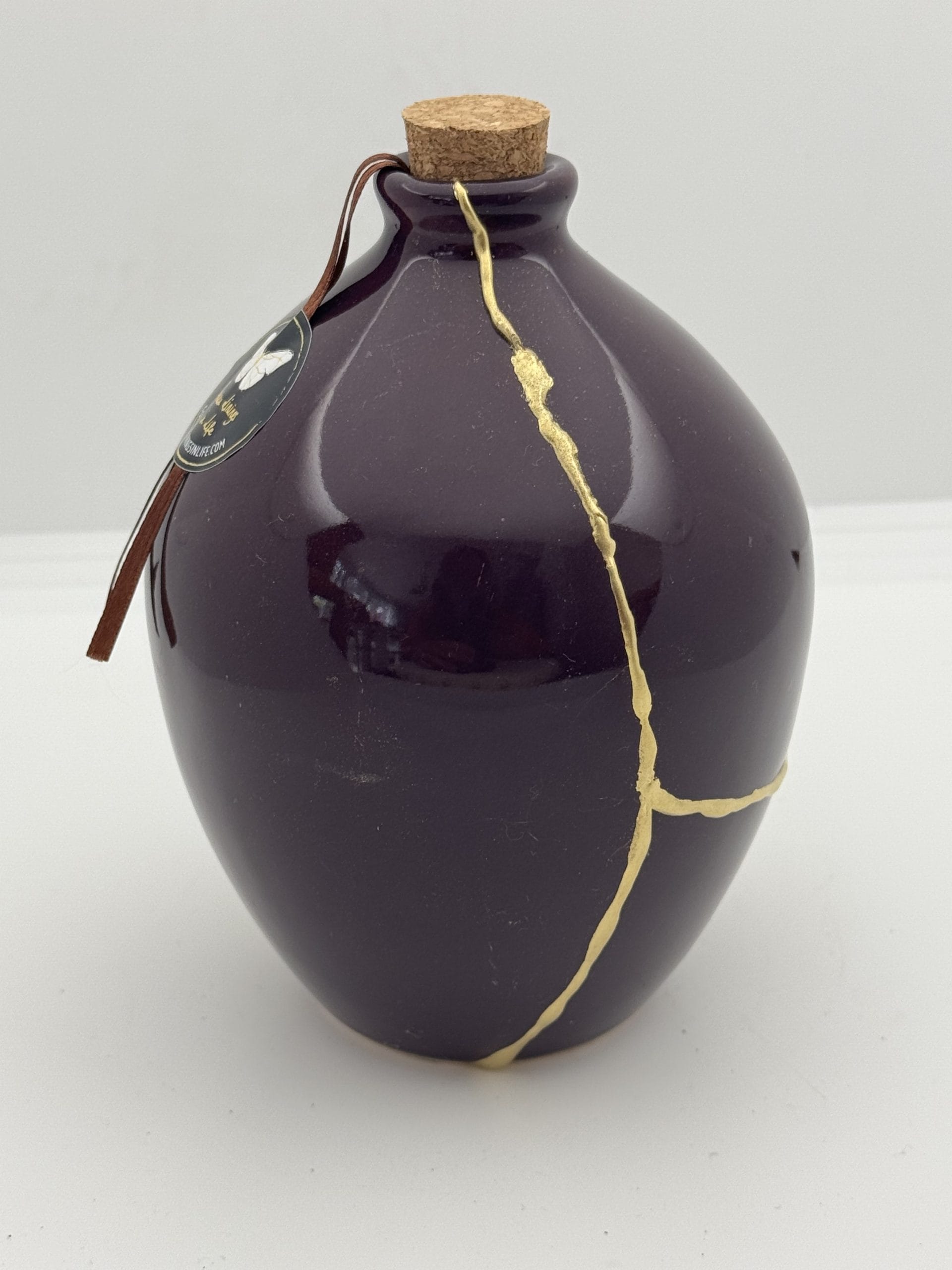 Kintsugi Urn ~ The Art of Remembrance ~ Deep Purple Sphere Kintsugi Urn Dieppaarse Bol | Handgemaakte Herinneringsurn Keramiek | Gouden Lijnen | Wabi-Sabi Gedenkobject | Unieke Asbewaring