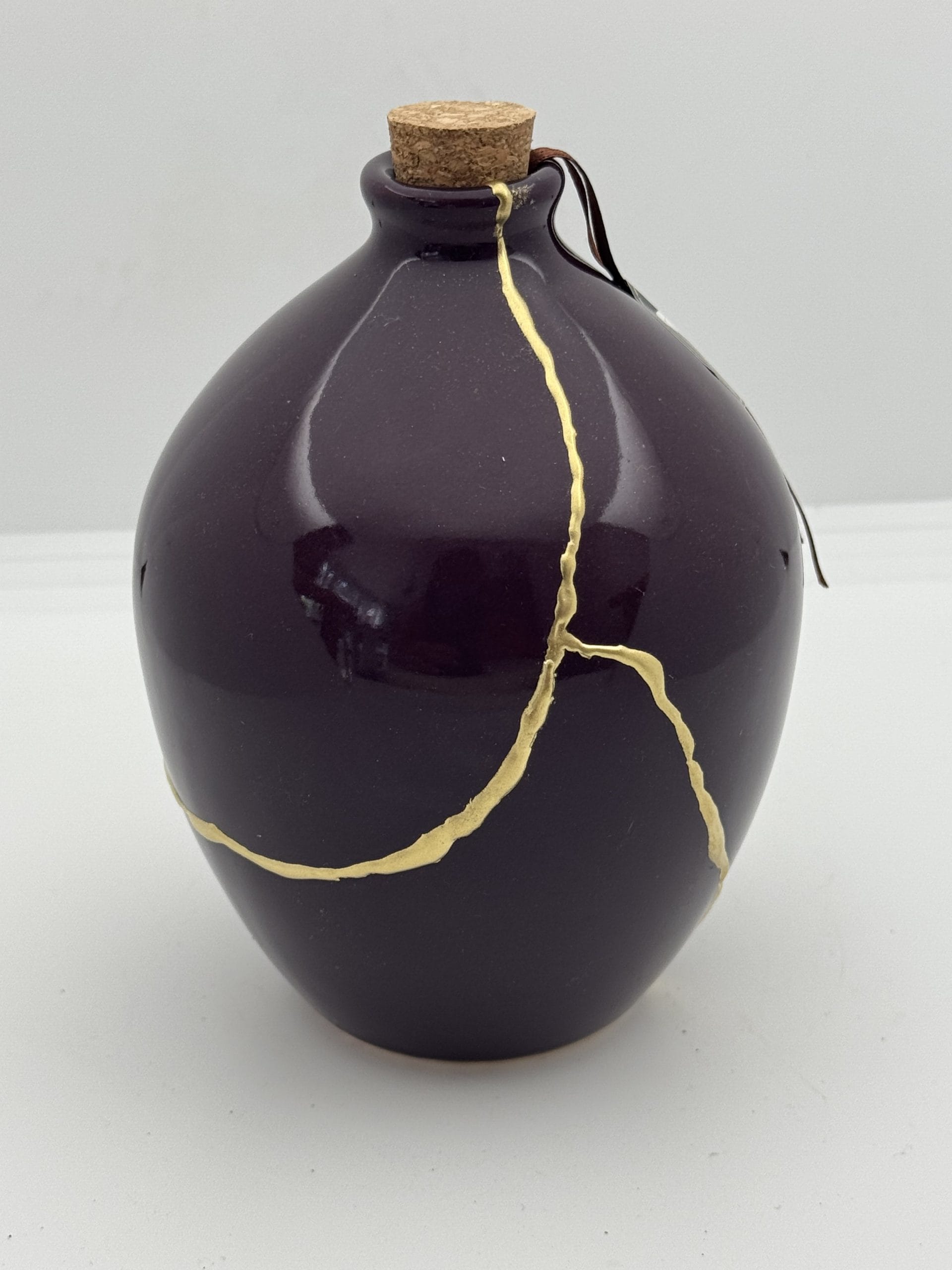 Kintsugi Urn ~ The Art of Remembrance ~ Deep Purple Sphere Kintsugi Urn Dieppaarse Bol | Handgemaakte Herinneringsurn Keramiek | Gouden Lijnen | Wabi-Sabi Gedenkobject | Unieke Asbewaring
