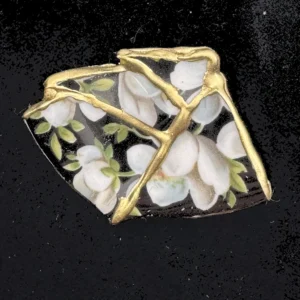 Kintsugi Pin | White fairytale 1