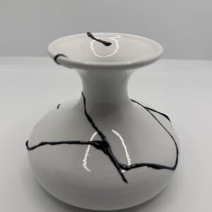 Kintsugi vaas ~ Black Lines