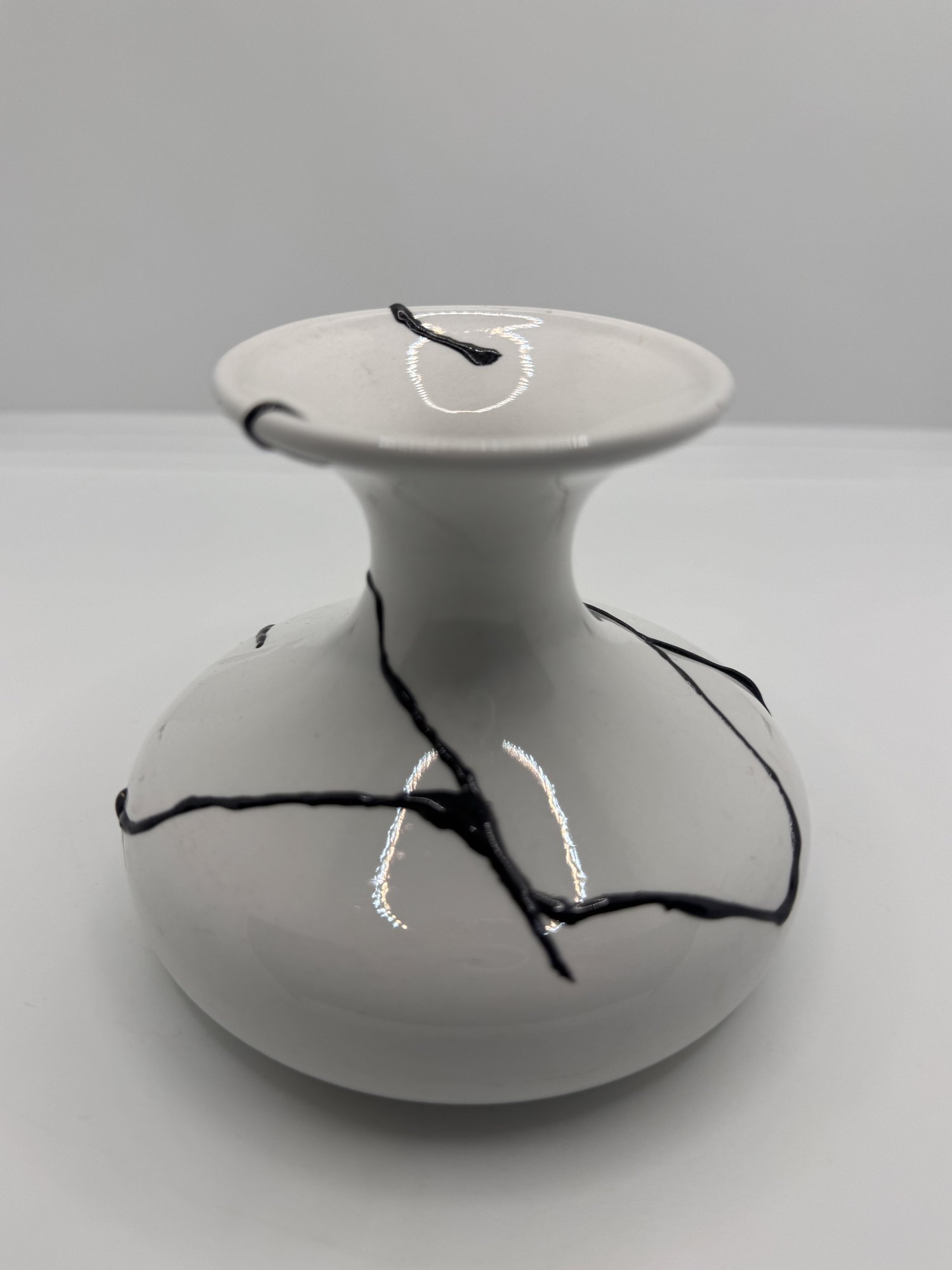 Kintsugi vaas ~ Black Lines